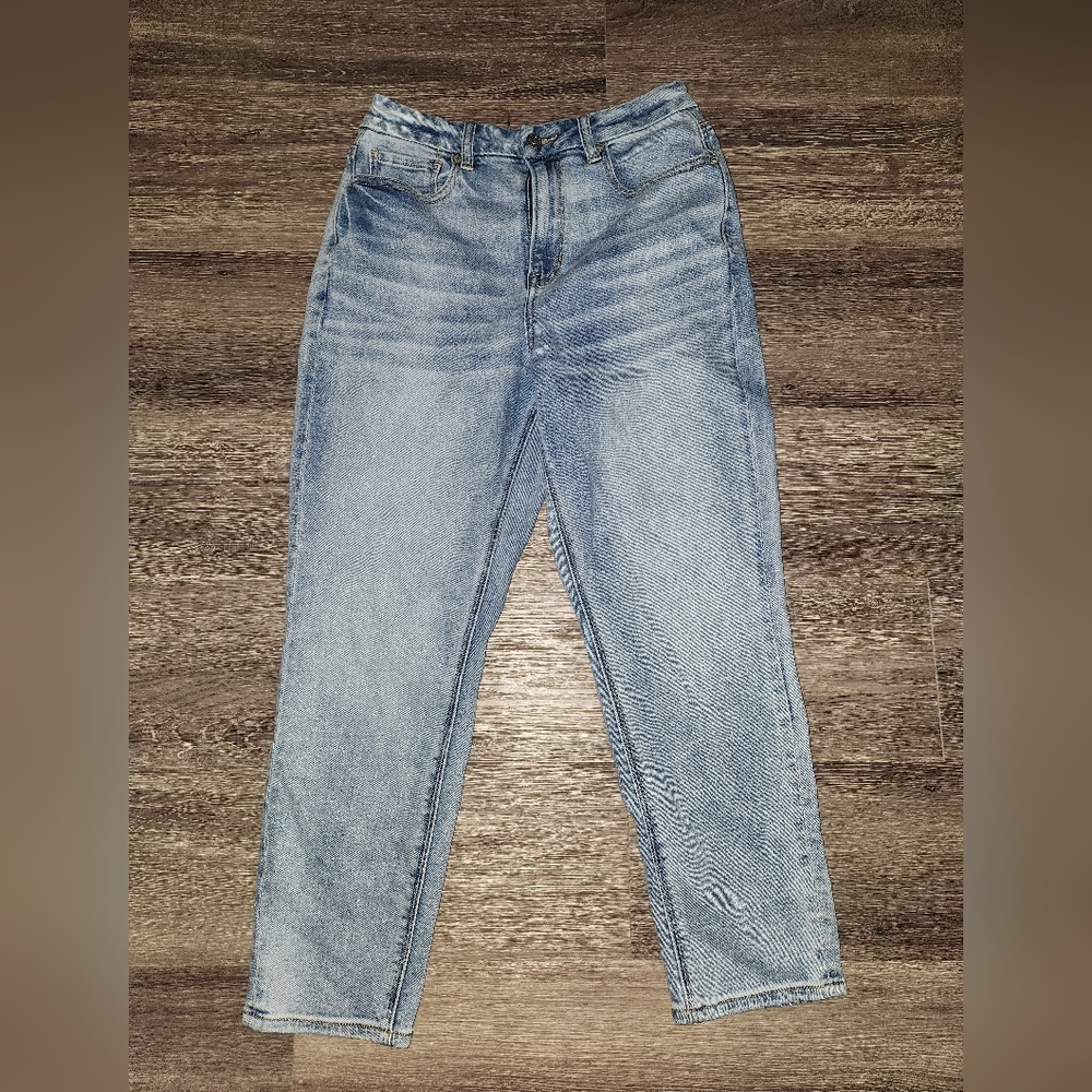 American Eagle Mom Jeans